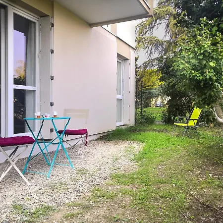 Apartment Toulouse Airport Apartment: Netflix & Terrace