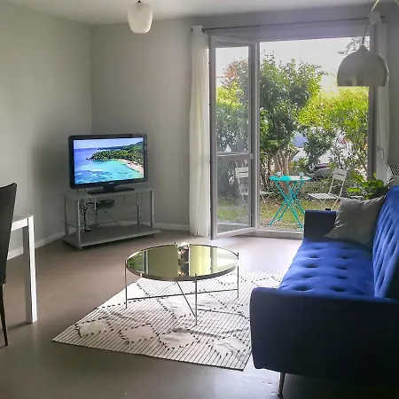 Toulouse Airport Apartment: Netflix & Terrace Blagnac