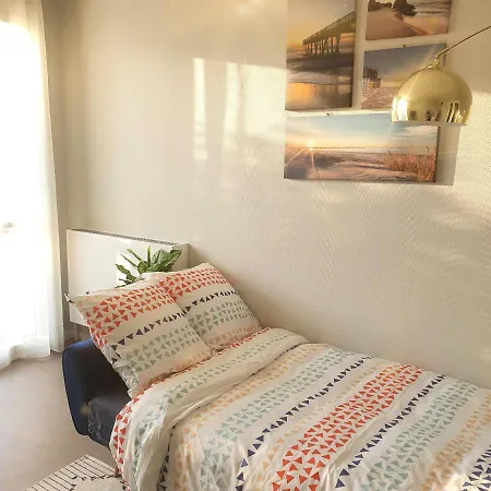 Toulouse Airport Apartment: Netflix & Terrace Apartment *